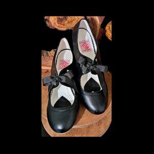 Pin Up Couture Wiggle Pumps